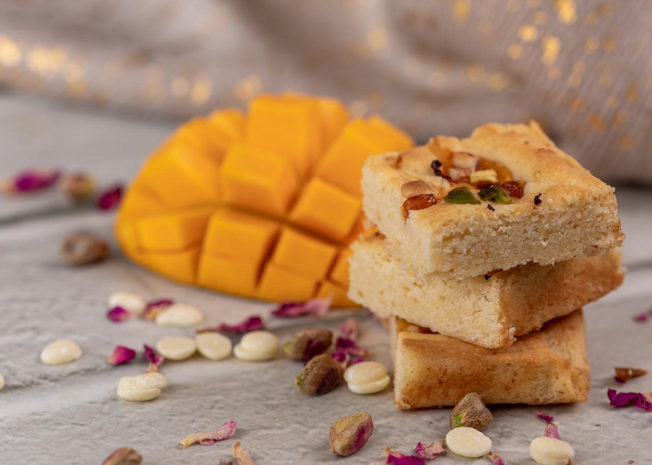 Mango rose blondie